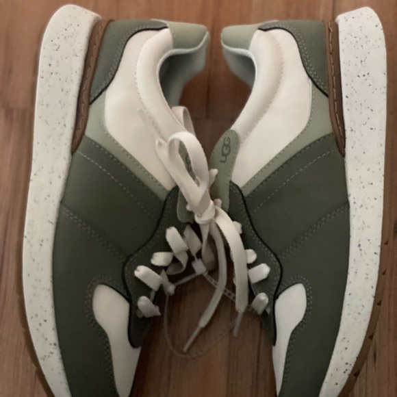 UGG Womens Green and Ivory Sneakers with Cushioned Midsole- New - Picture 8 of 8
